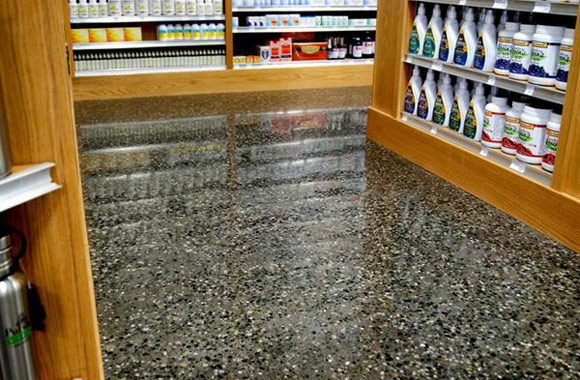 Полированный бетонный пол в продуктовом магазине