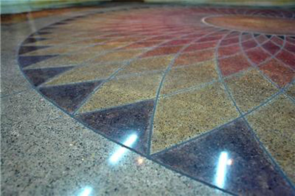 Декоративный бетонный пол в офисно-производственном здании