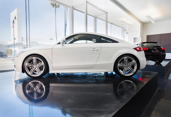 Полированный бетонный пол в автосалоне Audi в Беверли-Хиллз