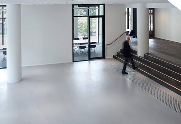 Полированный топпинговый бетонный пол в студенческом городке Urbanest
